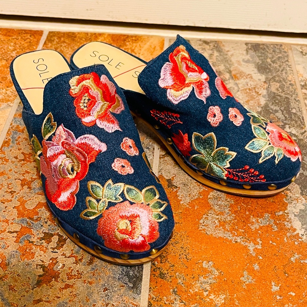 💐Sole Society Women's Denim Floral Embroidered Clogs - Wooden Heels - RARE!